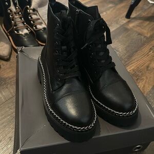 I am selling brand new Vince Camuto boots,brand new, they were never used.